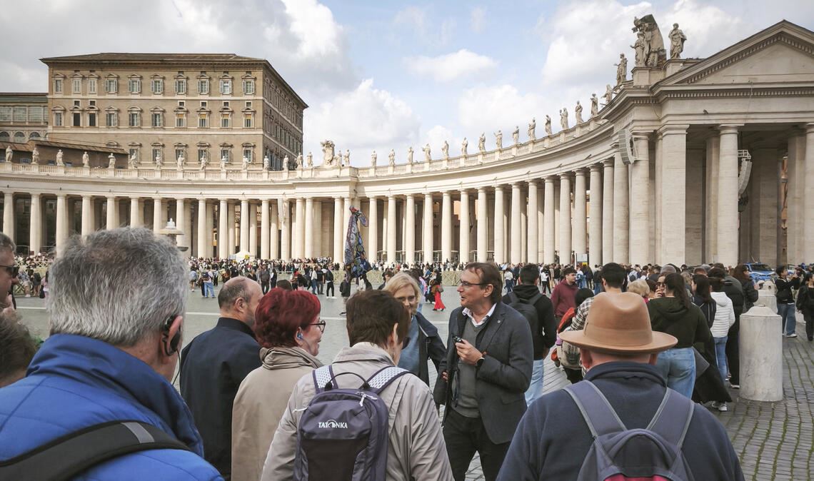Warten am Petersdom – das Ausharren lohnt sich.