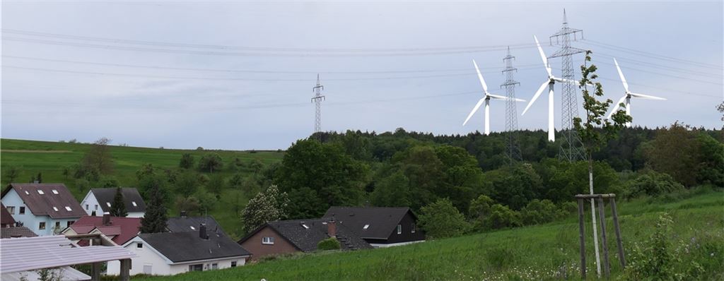 Was aktuell noch eine Fotomontage ist, könnte bald Realität sein: Windräder an der B294 auf Neulinger Gemarkung – ganz in der Nähe von Ölbronn.  privat/Goertz