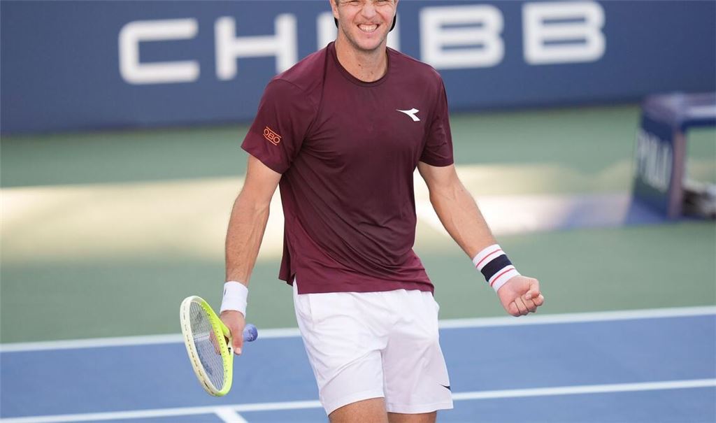 Was für eine Überraschung: Jan-Lennard Struff freut sich über seinen Achtelfinaleinzug.