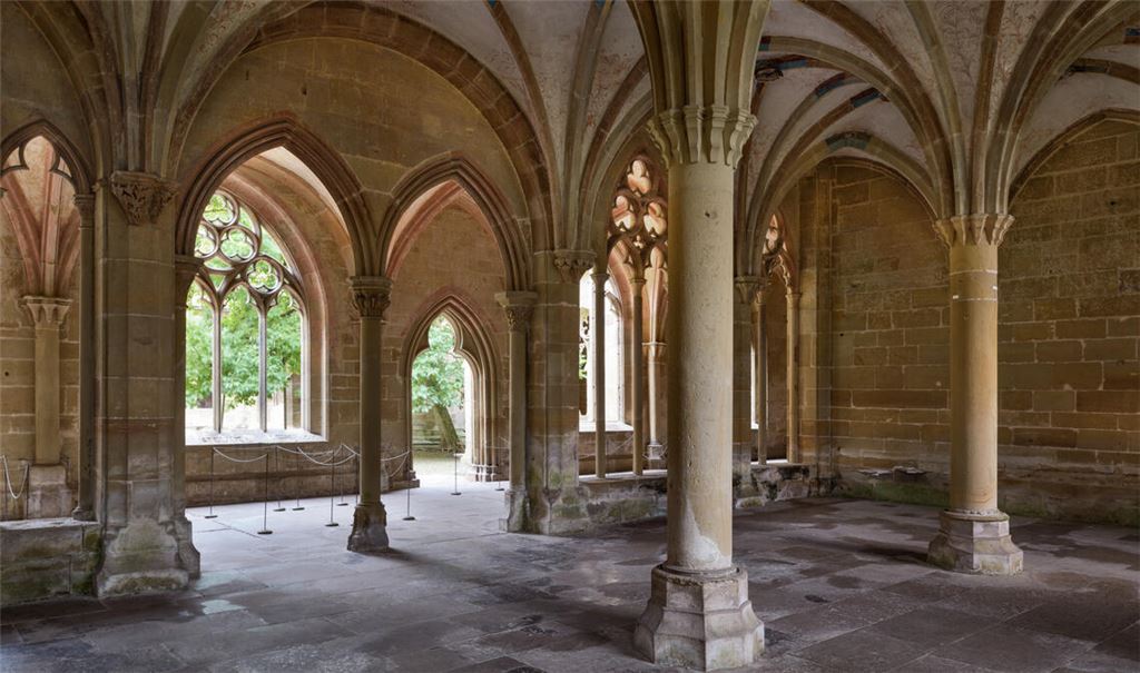 Was hat sich hinter den Klostermauern abgespielt? Im neuen Buch von Norbert Weimper können sich Leserinnen und Leser auf eine Zeitreise begeben. Foto: ssg/Günther Bayerl
