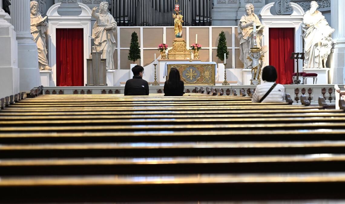 Was ist, wenn niemand mehr diese Botschaft hören will? Wenn Glaube und Religion den meisten schlicht egal sind? Ist dann nicht nur Kirche, sondern auch Religion an sich erledigt?