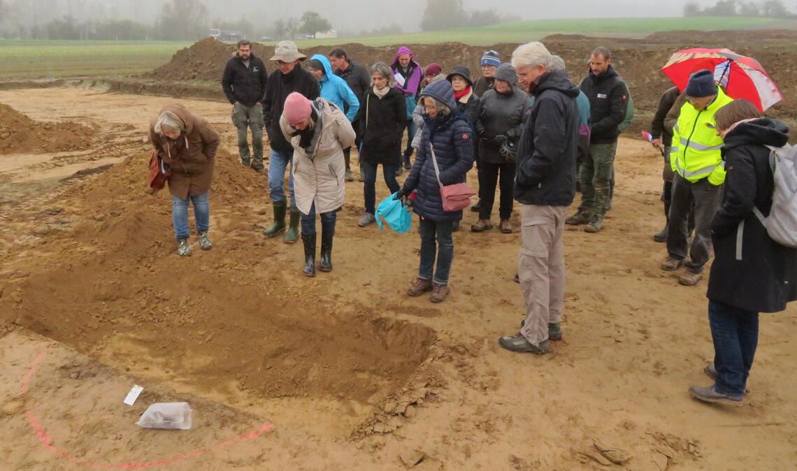 Was verbirgt sich im Boden? Führung durch die Rettungsgrabung in Vaihingen. Fotos: Arning