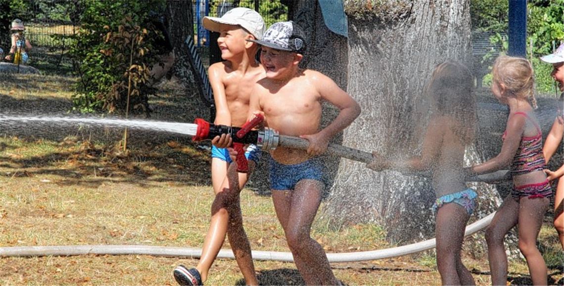 Floriansjünger sind völlig durchnässt