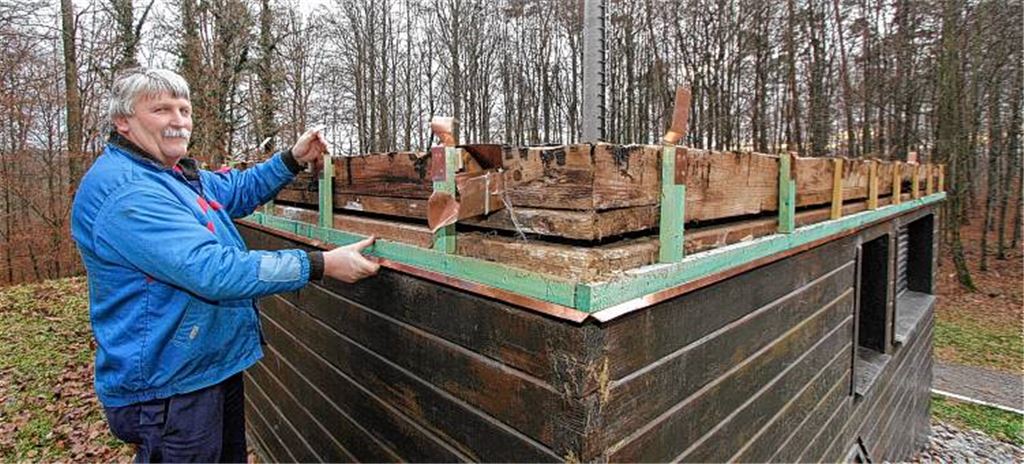 Wassermeister Thomas Eschenbacher ist sauer: Diebe haben am Hochbehällter in Kleinvillars die Kupferblende gestohlen. 