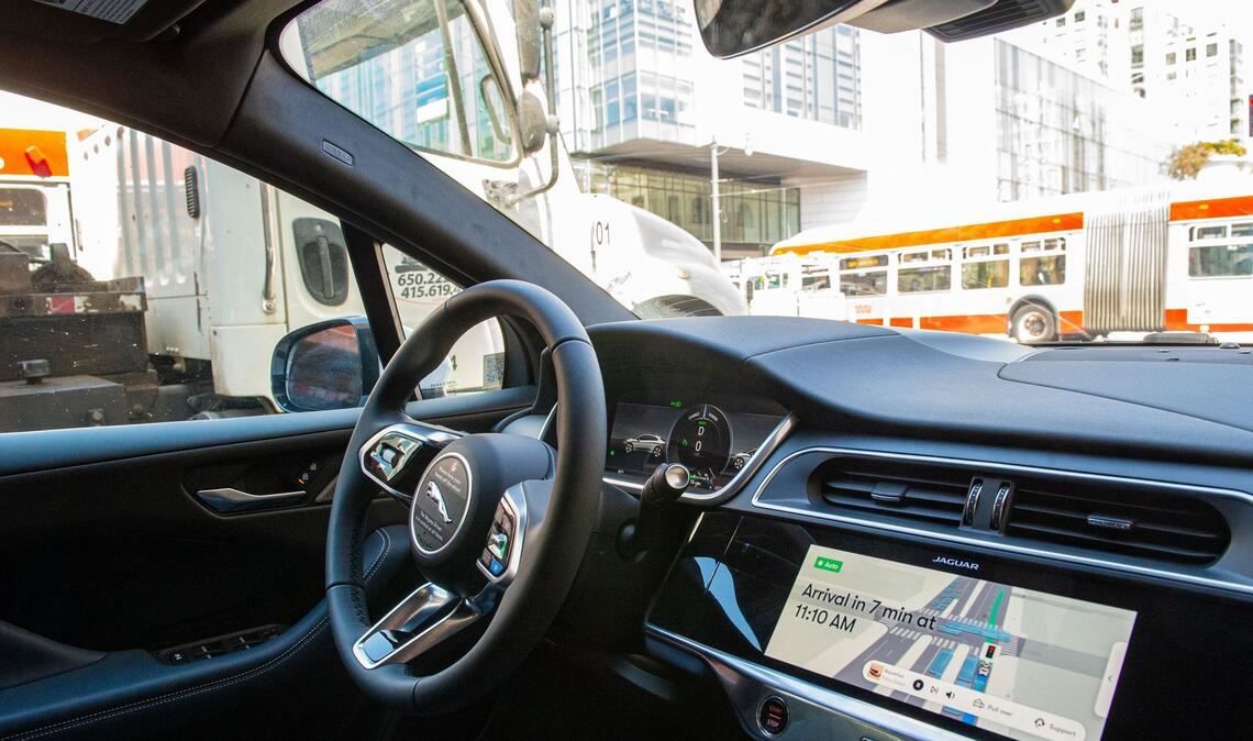 Waymo-Robotaxis machen mehr als 250.000 Fahrten mit Passagieren pro Woche. (Archivbild)