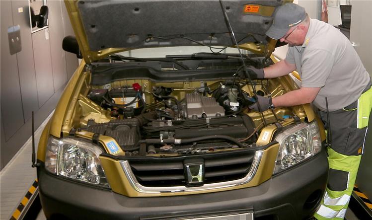 Vehicle inspection service stops in Mühlacker.