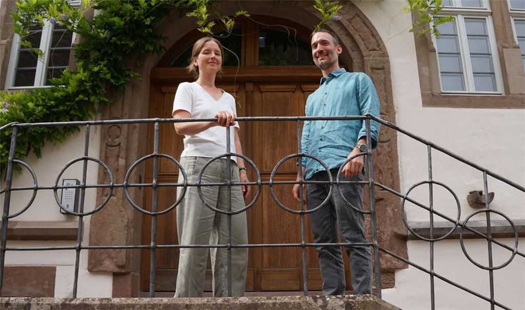 Wechsel bei der künstlerischen Leitung der Maulbronner Klosterkonzerte: Sebastian Eberhardt übergibt an Johanna Wiebusch. Foto: Bastian