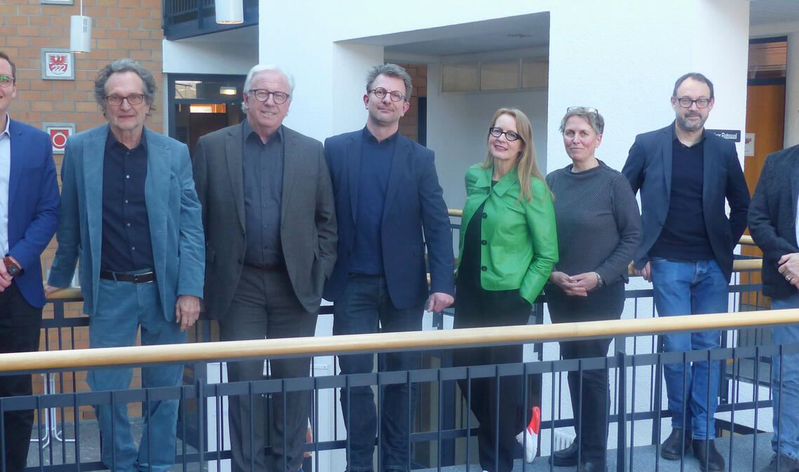 Wechsel im Mühlacker Gestaltungsbeirat (v.li.): Amtsleiter Anton Lutze, die beiden ausgeschiedenen Mitglieder Christof Luz und Wolfgang Riehle, Professor Mario Flammann und die neue Vorsitzende des Beirats, Dea Ecker, die beiden neuen Mitglieder Carolin von Lintig und Professor Peter Schlaier und Bürgermeister Armin Dauner. Foto: privat