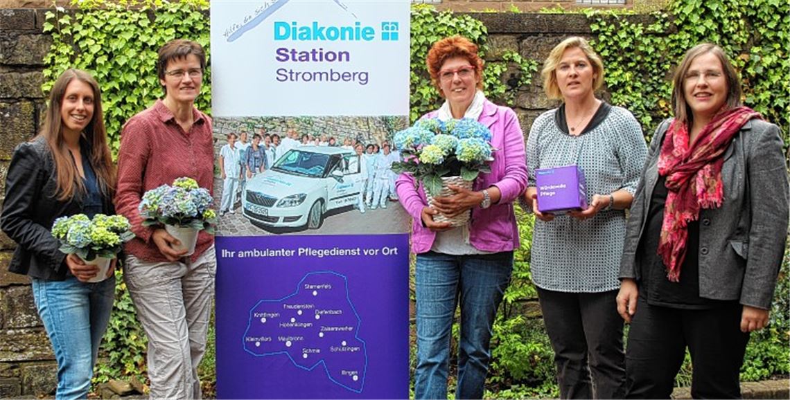 Wechsel in der Pflegedienstleitung der Diakoniestation Stromberg mit Sitz in Maulbronn: die Stellvertreterin Sarah Pringer, die neue Leiterin Gabriele Klingel, die scheidende Waltraud Körtge, Geschäftsführerin Susanne Braun und Pfarrerin Sabine Leibbrandt (v. li.).