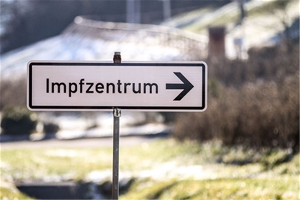 Weg zum Impfzentrum in Mönsheim. Foto: Goertz