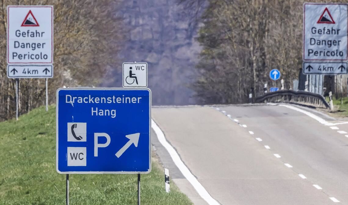 Wegen Baumfällarbeiten am Drackensteiner Hang wird die A8 Richtung Stuttgart im Bereich Albabstieg gesperrt (Archivbild).