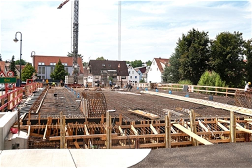 Wegen der großen Hitze werden die Betonarbeiten an der neuen Herrenwaagbrücke nochmals verschoben. Nächste Woche, in der Nacht auf Mittwoch, soll es so weit sein. Foto: Archiv