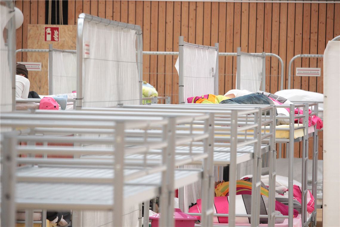 Der Druck lässt nicht nach Wegen der steigenden Zahl von Flüchtlingen werden bald vermutlich noch mehr Menschen in der Kerschensteiner-Turnhalle in Mühlacker untergebracht. Archivfoto: Huber
