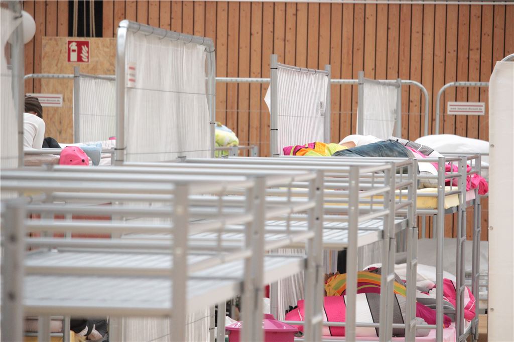 Wegen der steigenden Zahl von Flüchtlingen werden bald vermutlich noch mehr Menschen in der Kerschensteiner-Turnhalle in Mühlacker untergebracht. Archivfoto: Huber