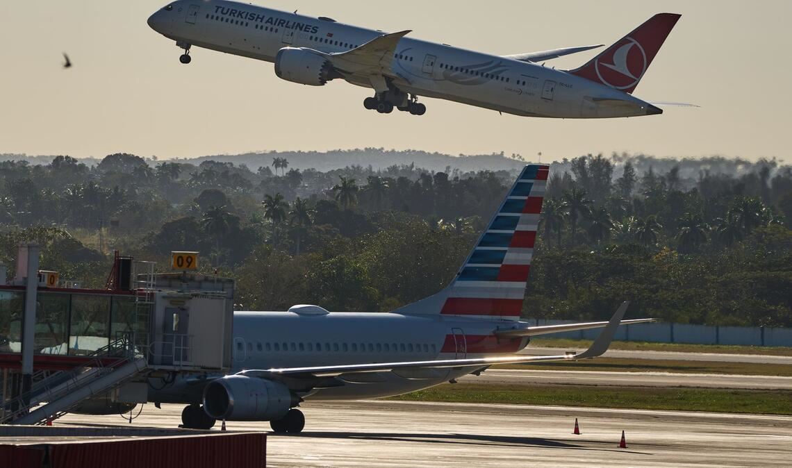 Wegen des US-Ölembargos hat Kuba unter anderem Sparmaßnahmen die Betankung von Flugzeugen ausgesetzt.