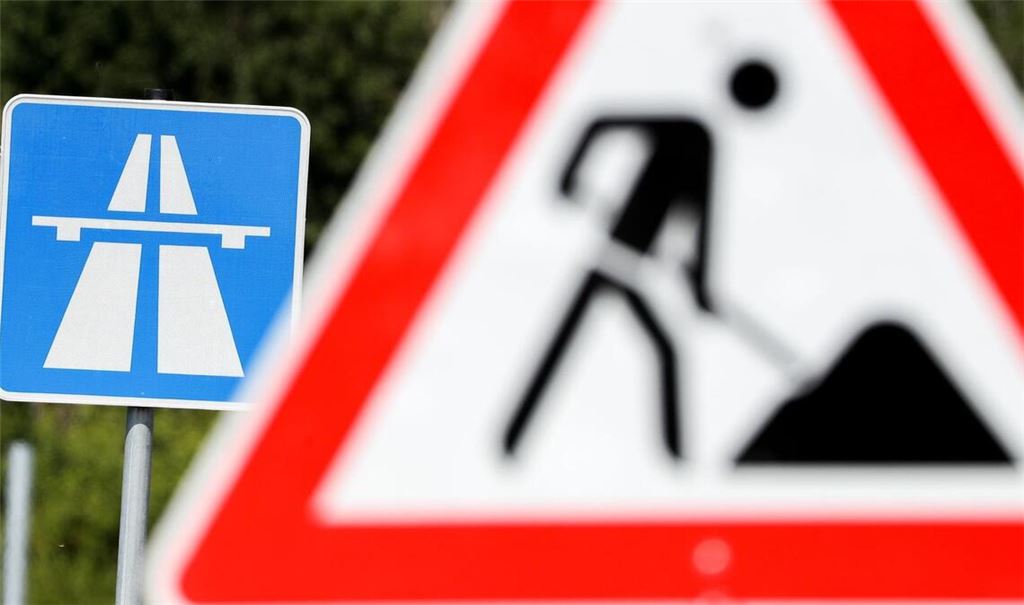 Wegen einer Fahrbahndeckenerneuerung kann die A8 zwischen den Anschlussstellen Pforzheim-Süd und Heimsheim am Wochenende in Richtung Stuttgart nicht befahren werden. (Symbolbild)