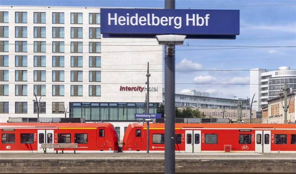 Wegen einer Störung können keine Fernzüge am Hauptbahnhof Heidelberg halten.