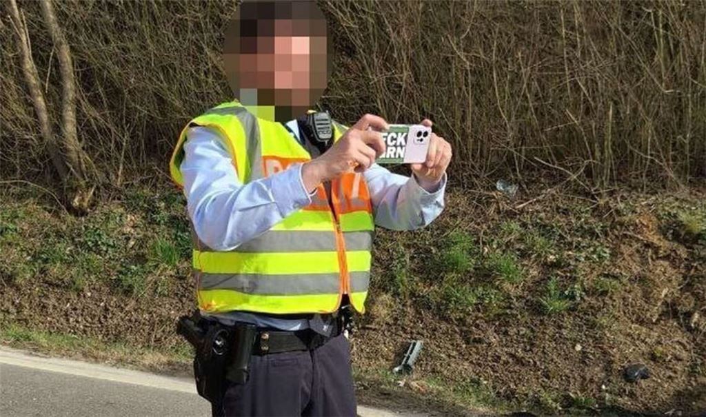 Wegen eines Aufklebers musste sich ein Polizist aus Heilbronn intern verantworten.