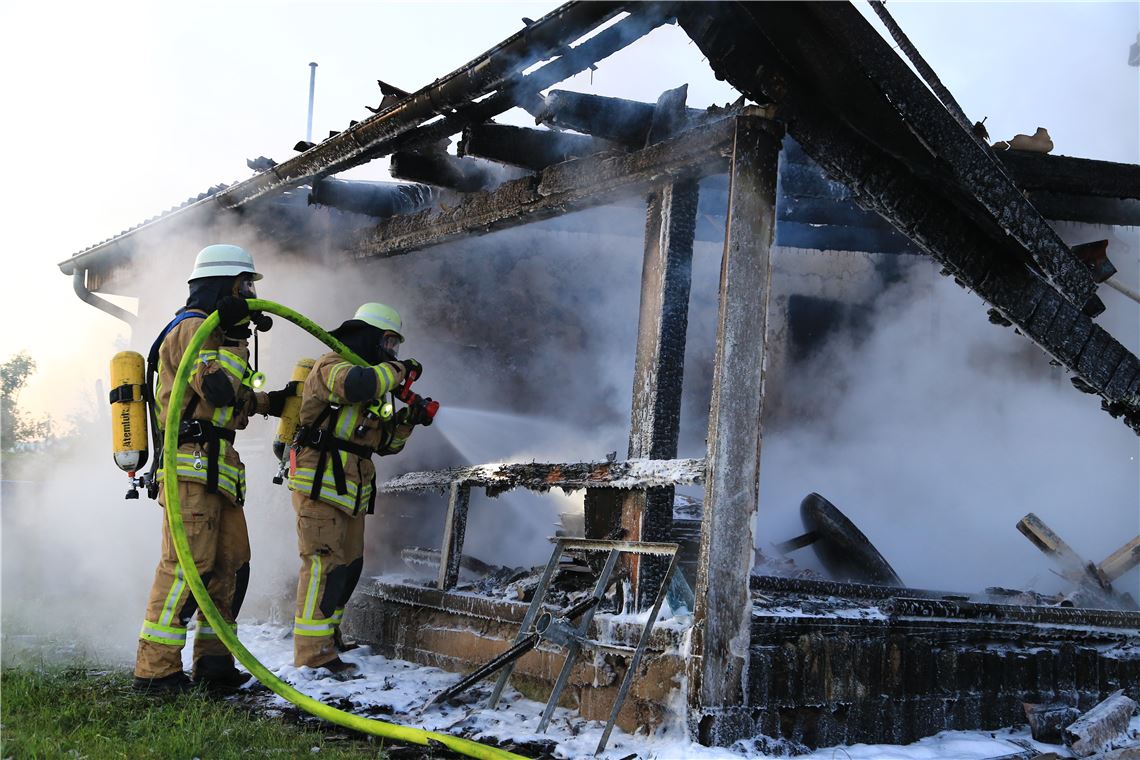 Wegen eines Brandes in der Ludwigstraße in Mühlacker musste am frühen Samstagmorgen die Freiwillige Feuerwehr Mühlacker ausrücken. Foto: Recken