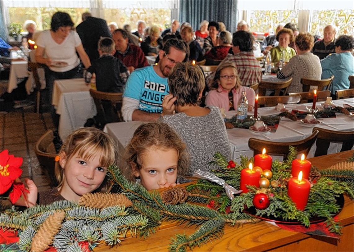 Weihnachtsatmosphäre beim Adventsnachmittag der Naturfreunde .