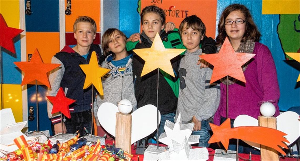 Weihnachtsbastler präsentieren ihre gelungenen Werke. Foto: Wendelstein