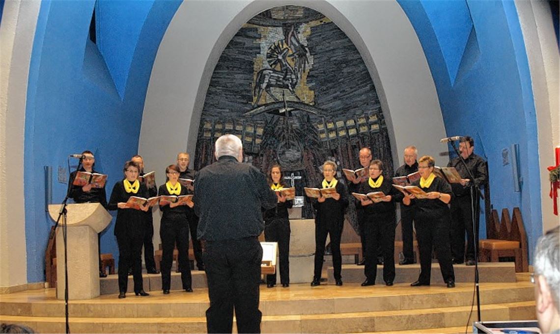Weihnachtslieder aus aller Herren Länder in der Originalsprache singen die Georgsgeyer bei ihrem Auftritt in der katholischen Herz-Jesu-Kirche.