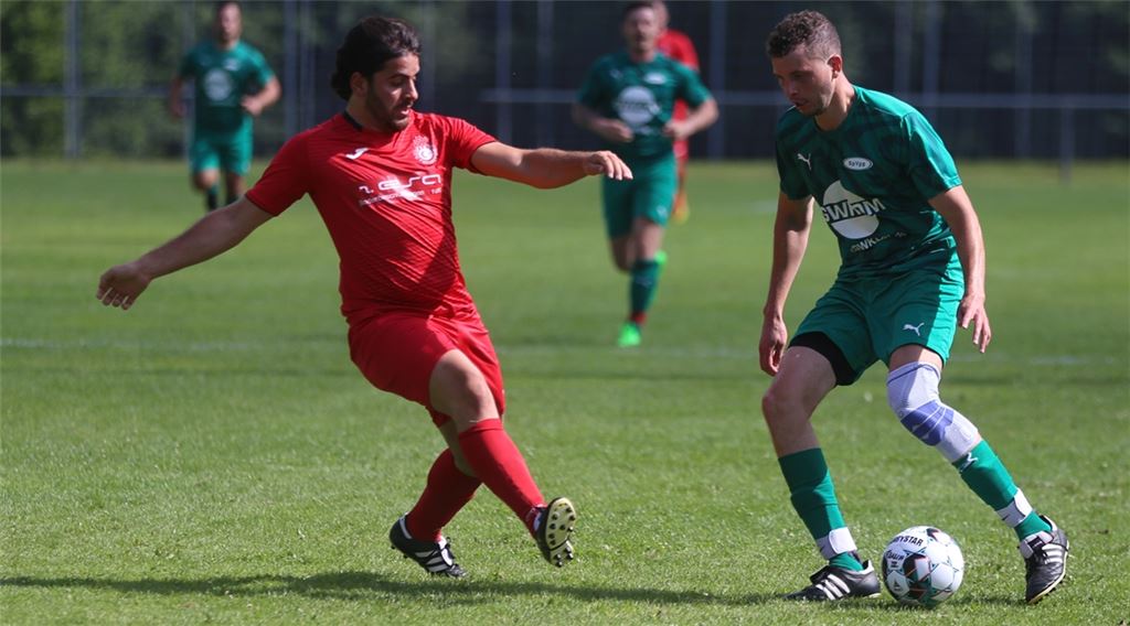Weil die SpVgg (Faris Mekias re.) 2020 im Kreispokal weit gekommen ist, durfte das Team kürzlich in der Verbandspokal-Qualifikation gegen Fatihspor Pforzheim ran. Huber