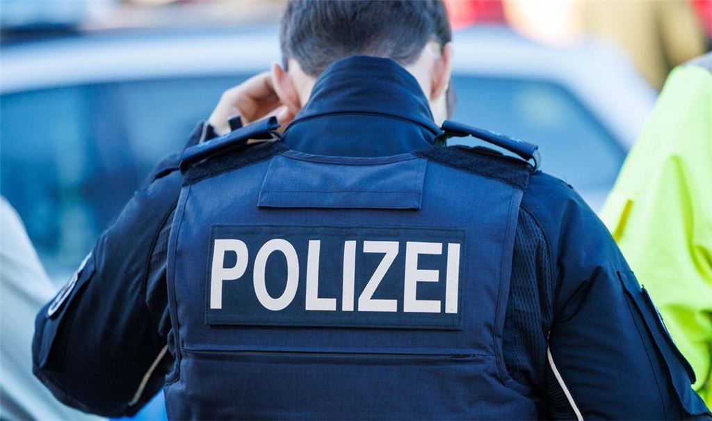 Weil ein 16-Jähriger sein Zimmer nicht aufräumen wollte, hat er die Polizei in Rheinland-Pfalz eingeschaltet. (Symbolbild)