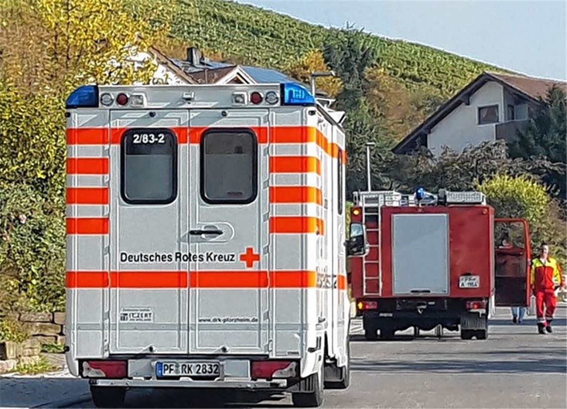 Kleinkind klemmt sich mit Kopf in Geländer ein