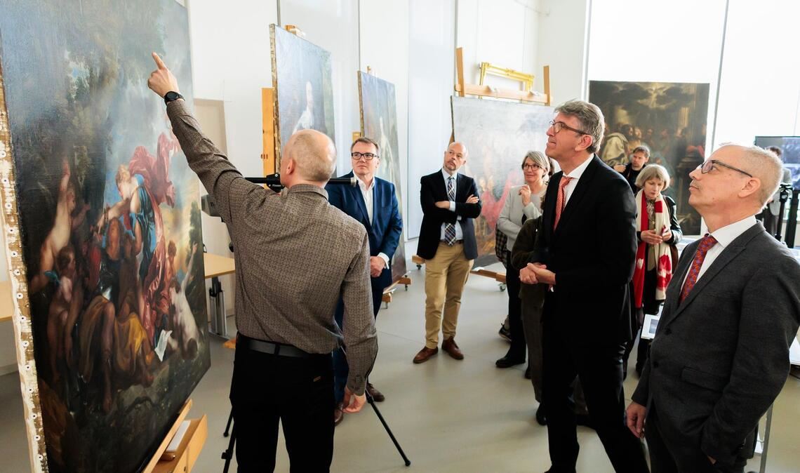 Weimer informierte sich bei einem Besuch der Stiftung Preußische Schlösser und Gärten.