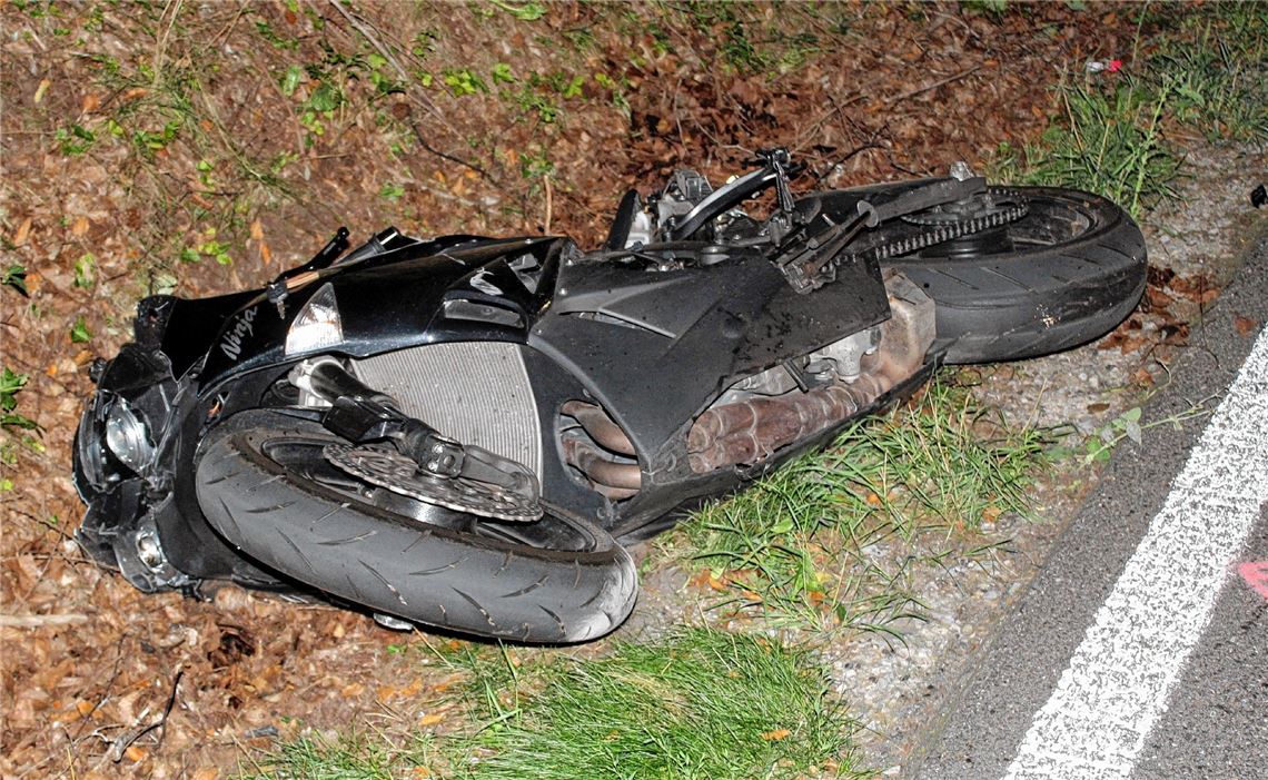 Unfall in Tiefenbronn: Motorradfahrer erliegt seinen Verletzungen
