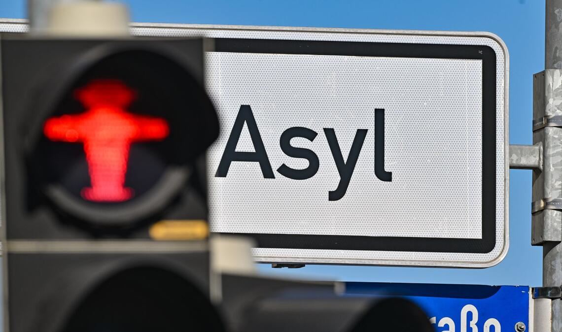 Welche Leistungen Asylbewerber bekommen, ist gesetzlich geregelt. (Archivbild)