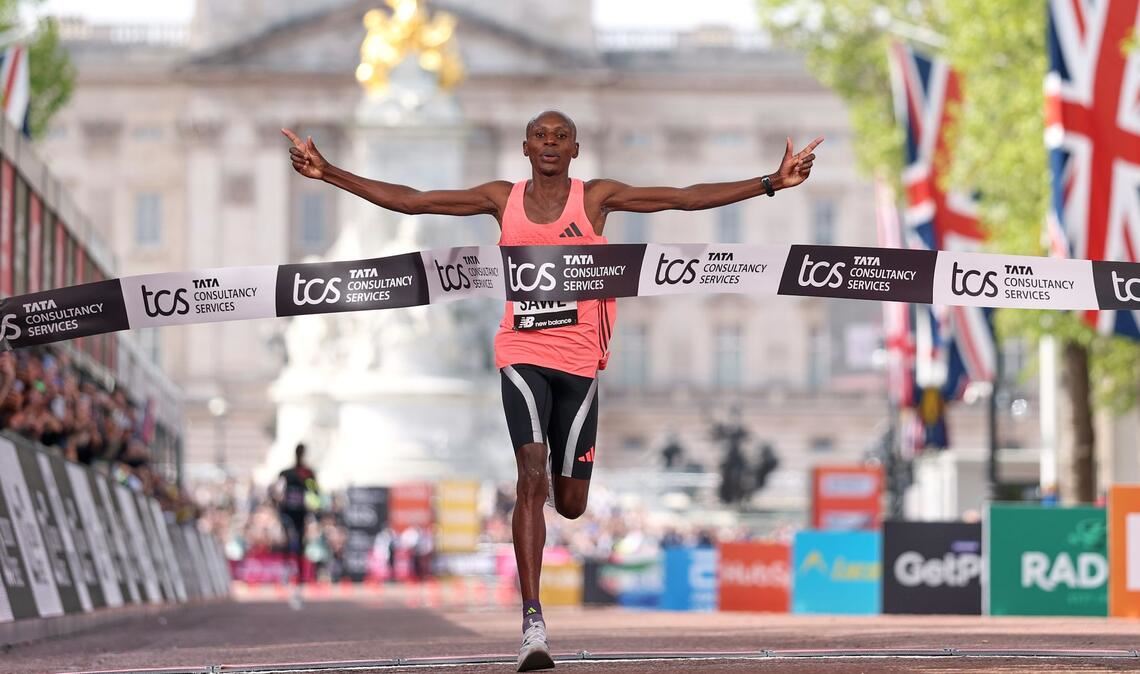 Weltrekord: Sebastian Sawe aus Kenia läuft in London als erster Mensch der Welt einen Marathon unter zwei Stunden.