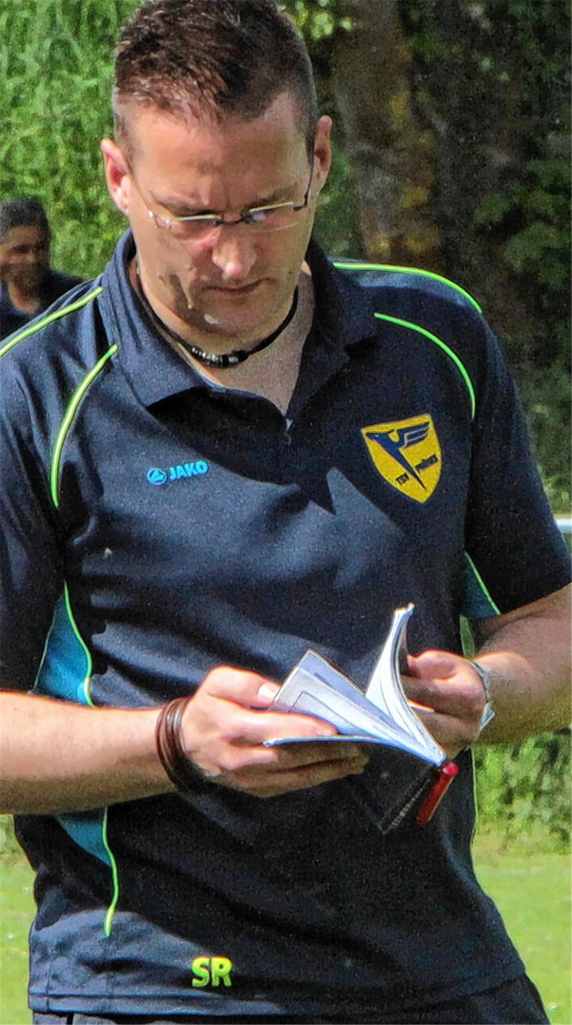 Wen haben wir denn noch? Simon Roller muss allmählich tief in der Kaderliste blättern, um seine Elf aufzustellen.