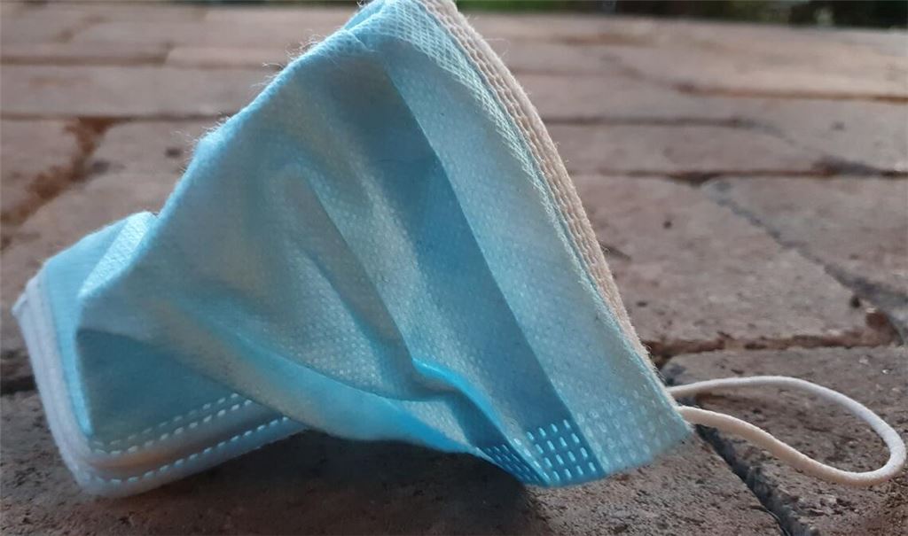 Wenige Menschen sind nach dem Ende der Corona-Pandemie noch mit Maske unterwegs. Dabei sind derzeit viele unterschiedliche Viren im Umlauf. Foto: Archiv