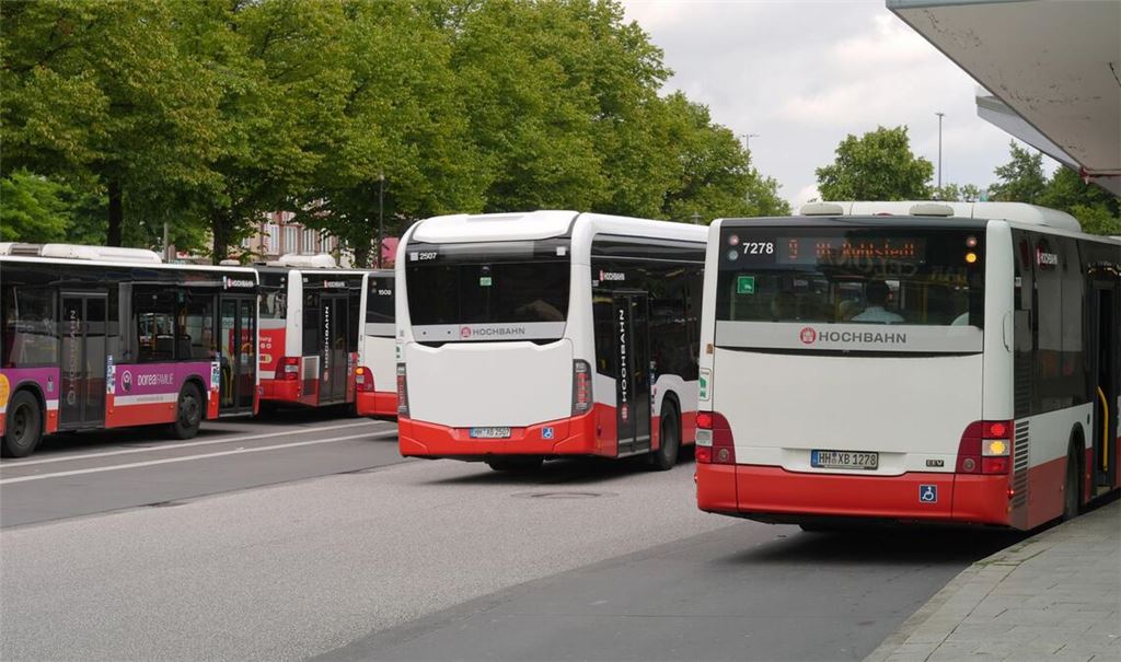 Weniger Fahrgäste in Bussen und Bahnen als vor Corona. (Archivbild)