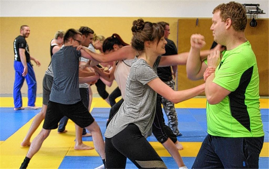 Retter lernen Selbstverteidigung