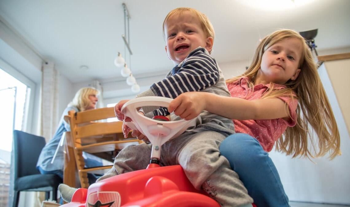 Wenn Kinder miteinander kommunizieren, geht's manchmal etwas ruppig zu. Ist das Absicht?