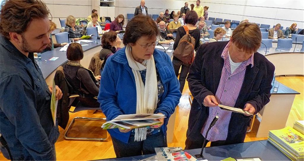 Wenn Lehrer die Schulbank drücken: Die beiden Medienzentren Pforzheim/Enzkreis und Calw konnten etwa 80 Teilnehmer zum vierten Medienkompetenztag begrüßen. Foto: Roth