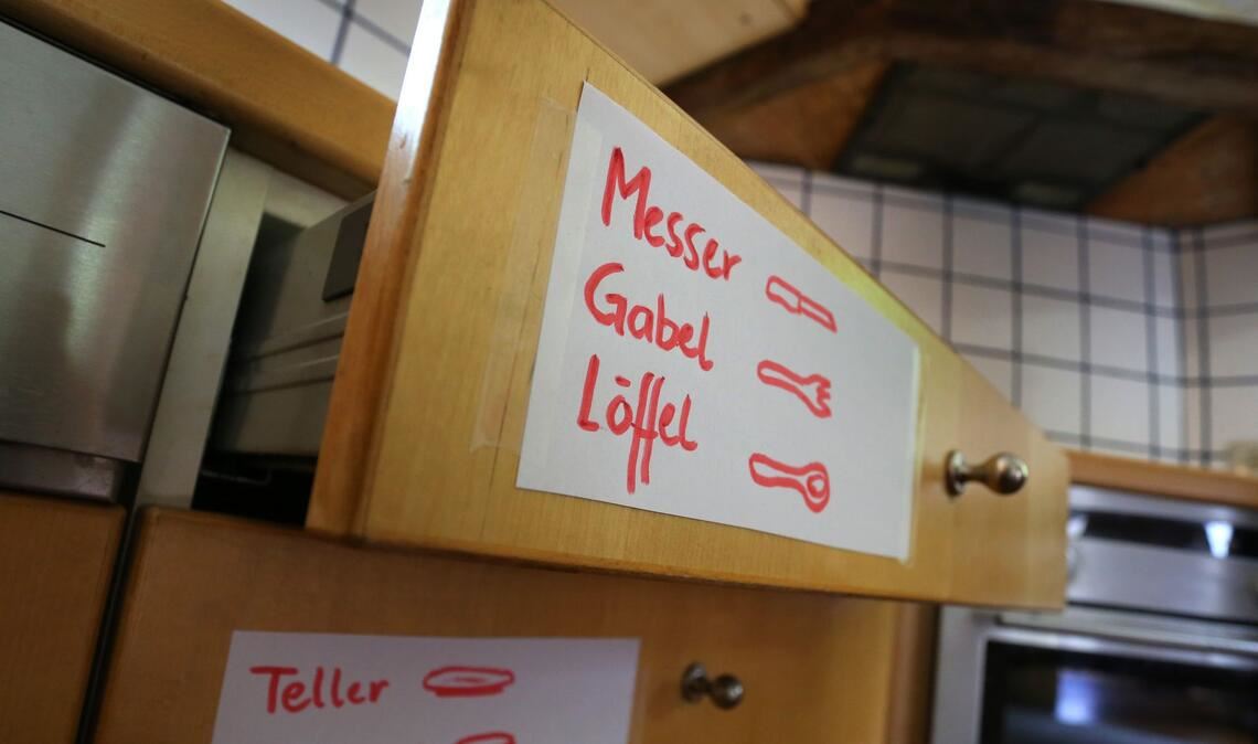 Wenn die Demenz zuschlägt, brauchen die Betroffenen im Alltag viel Unterstützung. (Symbolbild)