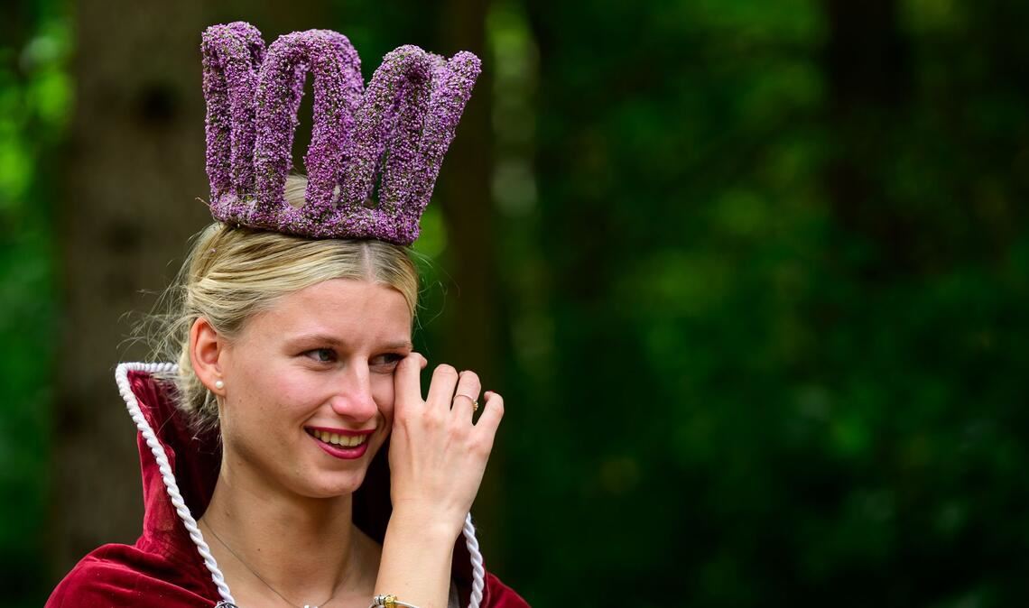 Bilder des Tages Wenn die Heidekönigin 2024 ihr Amt übergibt wird auch mal eine Träne verdrückt.