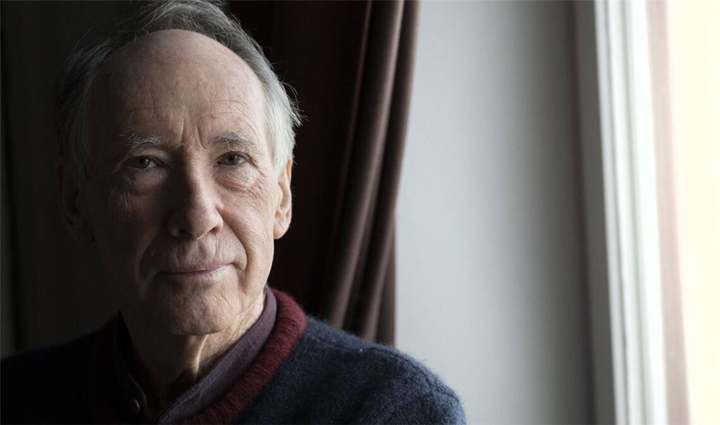 Wenn die Welt auch vor die Hunde geht, wird immer noch gelesen: Ian McEwan.