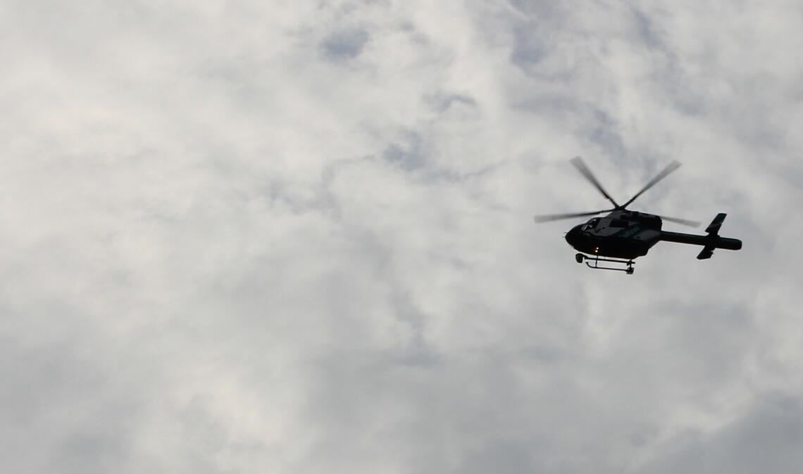 Wenn ein Mensch verschwindet, werden bei der Vermisstensuche alle Register gezogen – inklusive des Einsatzes von Polizeihubschraubern mit Wärmebildkamera. Foto: Archiv