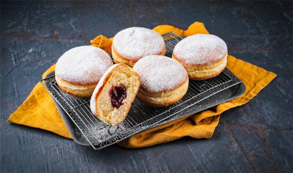 Wenn in der Faschingszeit zu viele Berliner übrig bleiben, können diese ohne Probleme eingefroren werden. So geht's.