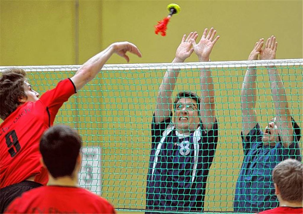 Wer Volleyball kennt, wird Indiaca auf Anhieb verstehen. Die Regeln ähneln sich stark. Archivfoto: Fotomoment