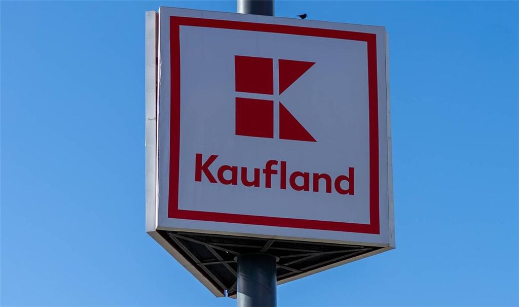 Wer abgepackte fettreduzierte Salami-Scheiben in einer Kaufland-Filiale gekauft hat, sollte ein paar Daten prüfen (Symbolfoto).