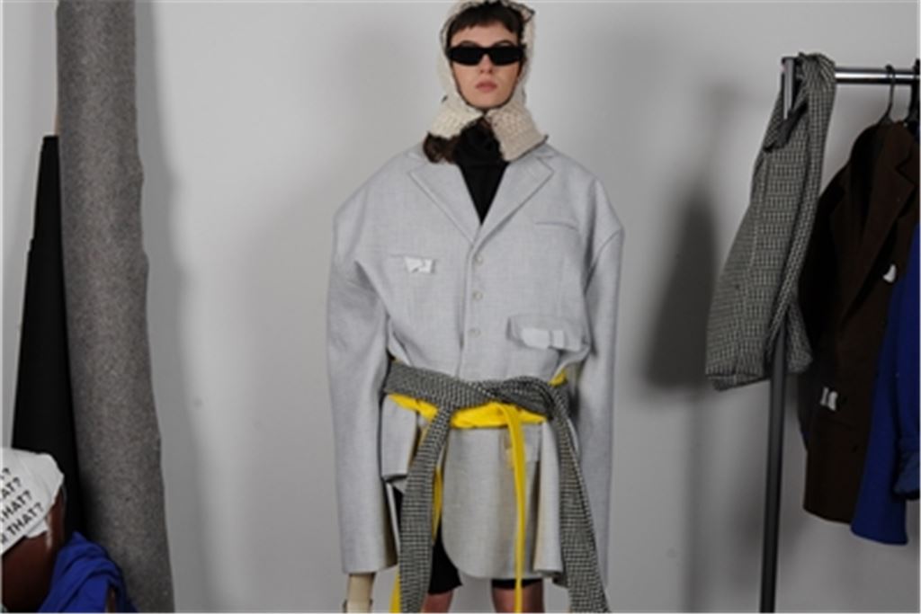 Wer dieses Outfit trägt, hat die Qual der Wahl hinter sich gelassen.