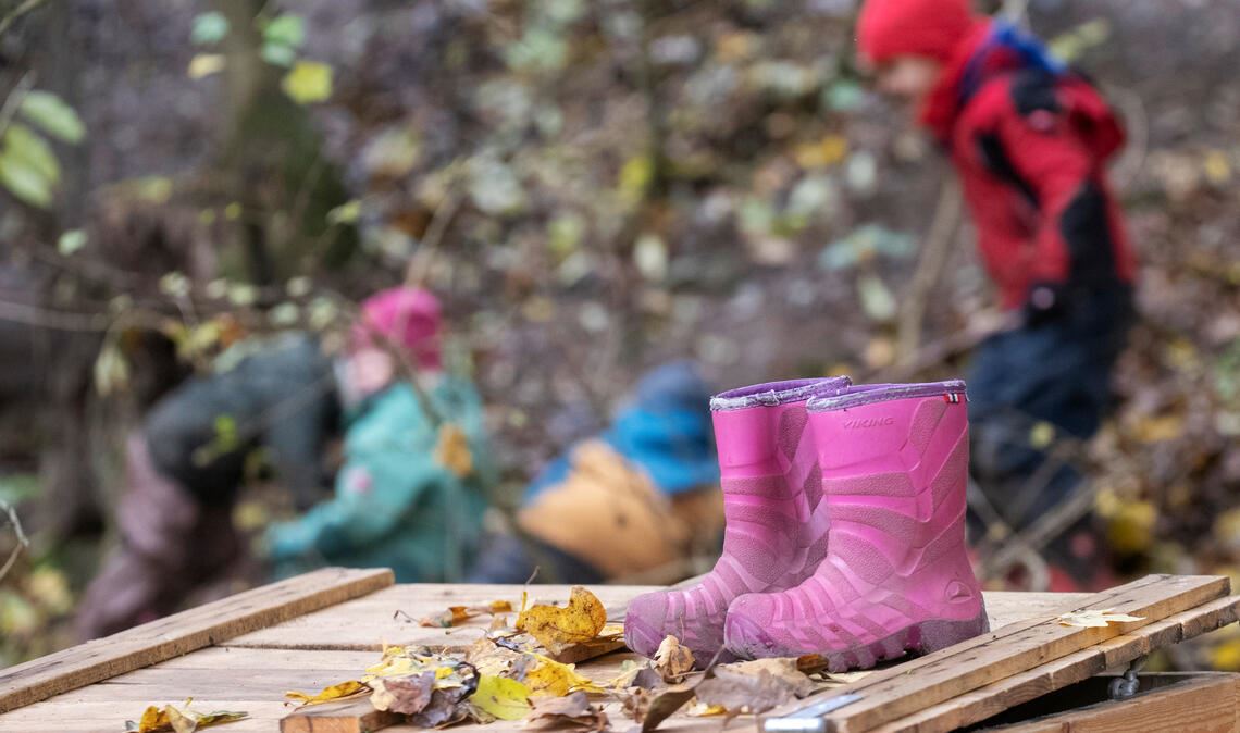 Wer ein Kind hat, hat oft auch Fragen. Die Eltern des Naturkindergartens Grashüpfer haben nun dank eines Förderprogramms eine weitere Ansprechpartnerin.
