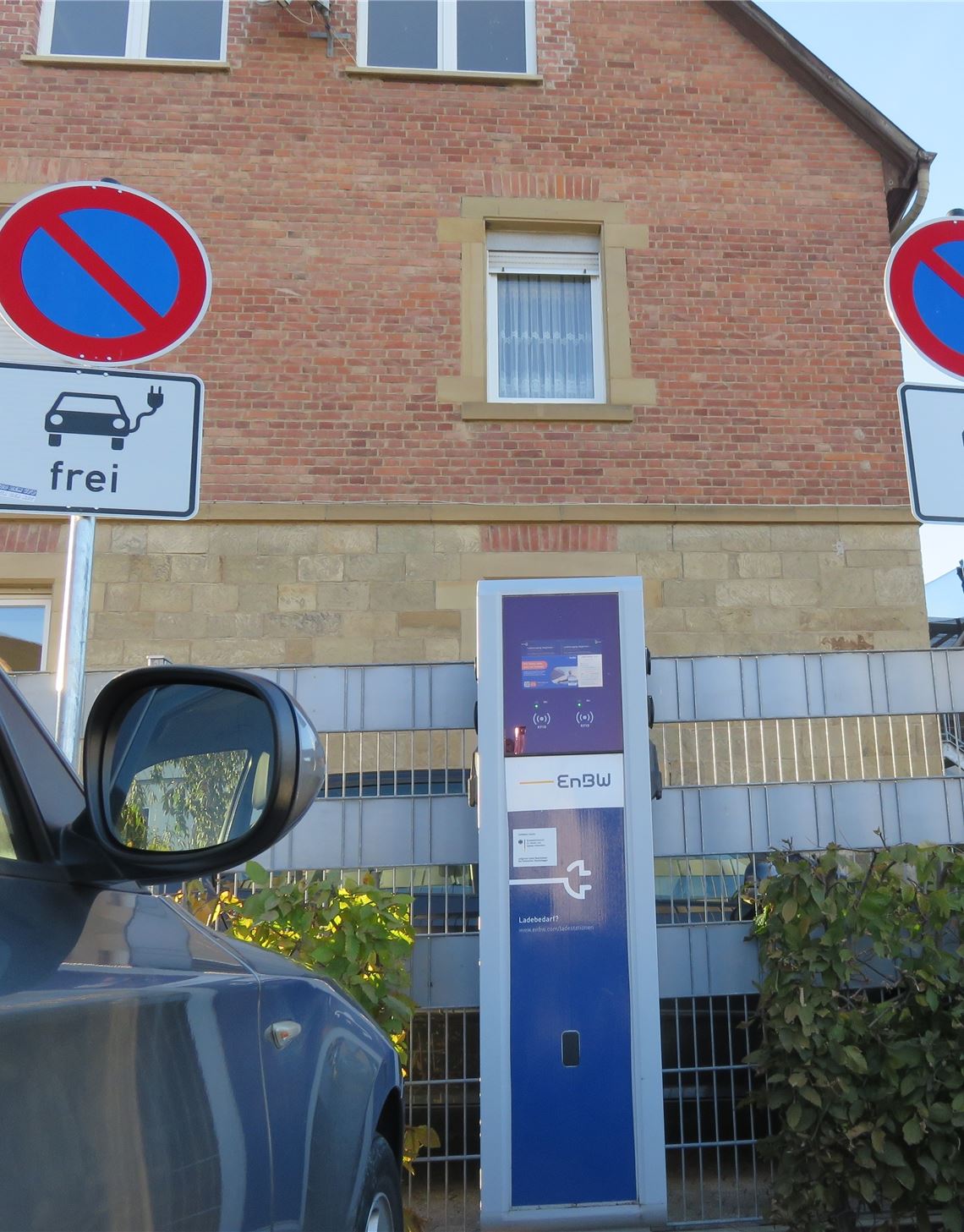 Wer elektrisch unterwegs ist, kann seinen Wagen unter anderem am ZOB auftanken. Foto: cb