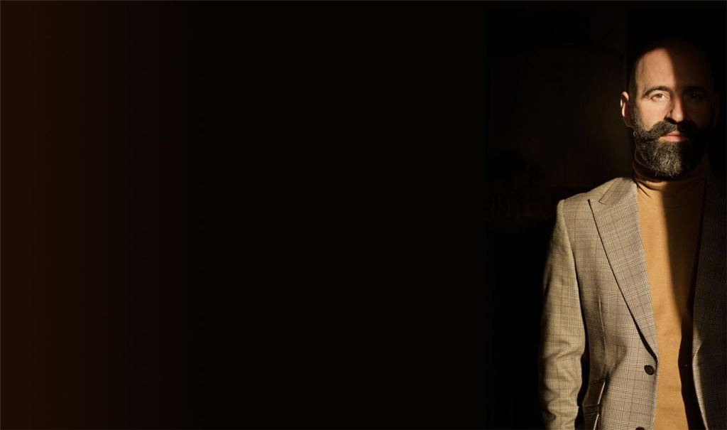 Wer ist dieser Pierre Bleuse? Früher stand so was im gedruckten Programmheft.